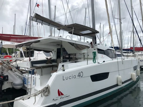Fountaine Pajot Lucia 40 af Dream Yacht Charter i Martinique