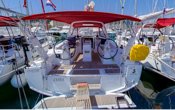 Oceanis 381 av Ultra Sailing i Split
