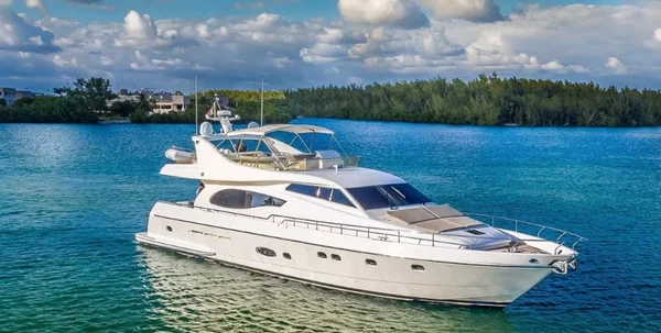 Ferretti Yachts 730 af 2M YACHT i Riposto
