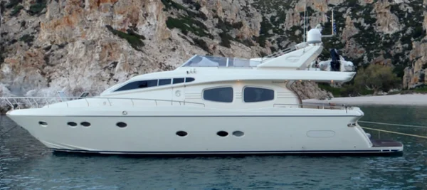 Posillipo Technema 65 van CBS Yachts in Piraeus