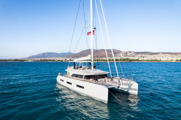 Lagoon Sixty 5 af Athenian Yachts i Nea Peramos