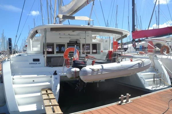Lagoon 450 de Dream Yacht Charter en San Jorge