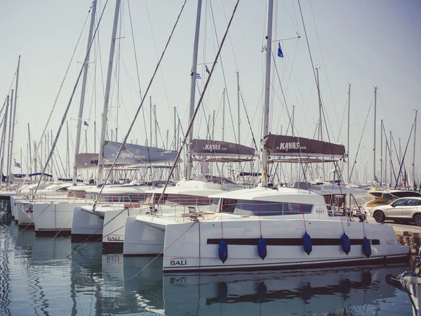 Bali 4.0 av Kavas Yachting i Athen