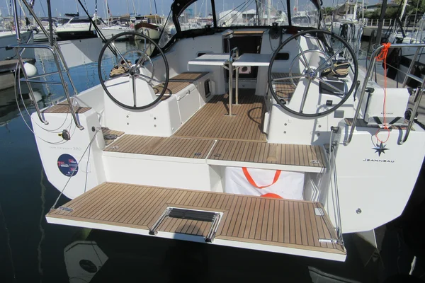 Sun Odyssey 380 - 3 cab. from Dufi Sail Charter in San Vincenzo