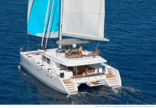 Lagoon 560 della Multihull Yachting a Lavrion