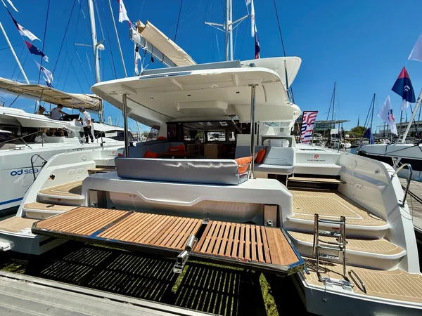Fountaine Pajot FP 44 Maestro - 3 cab. van Waypoints Yacht Charters in Nanny Cay